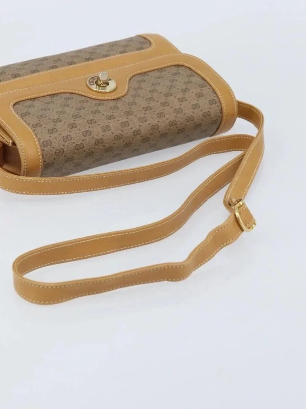 GUCCI Micro GG Supreme Shoulder Bag PVC Beige Gold Auth AMZ079